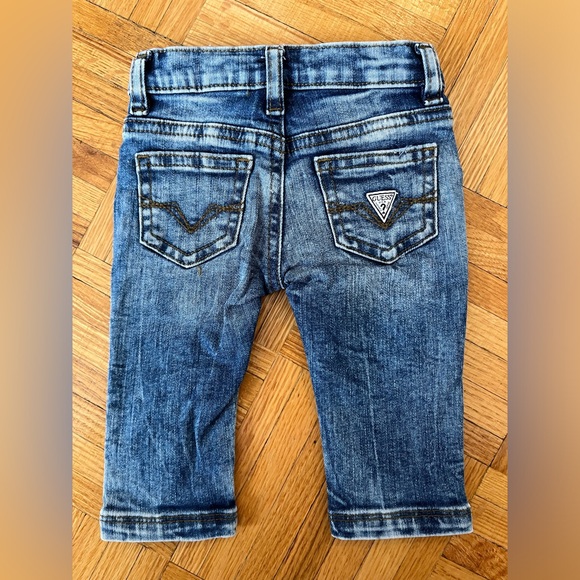 Baby Guess jeans 3-6 months - Picture 2 of 3